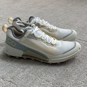 New Ecco Biom Women’s White and Cream Athletic Shoes EU 40